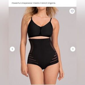 Honeylove Black Shapewear with Sheer Stripes

Never worn - laundry bag included